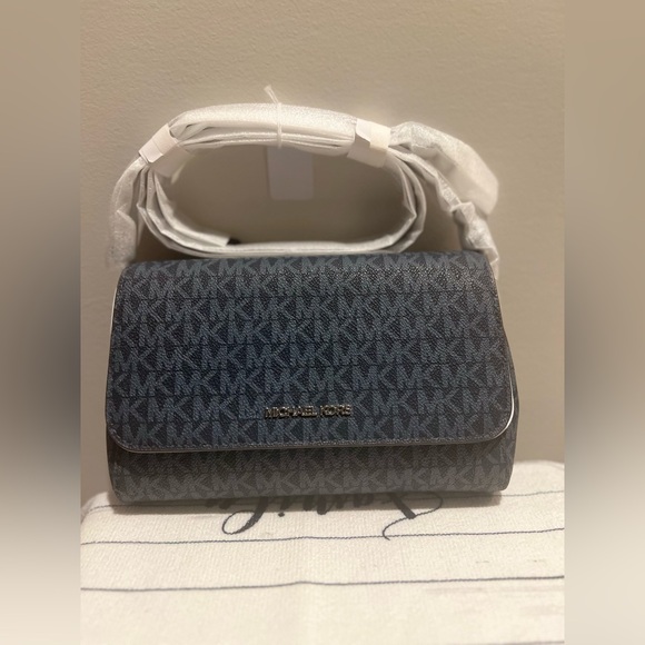 👖NWT Michael Kors Medium Signature Logo Convertible Crossbody Bag 👖 - Picture 8 of 11